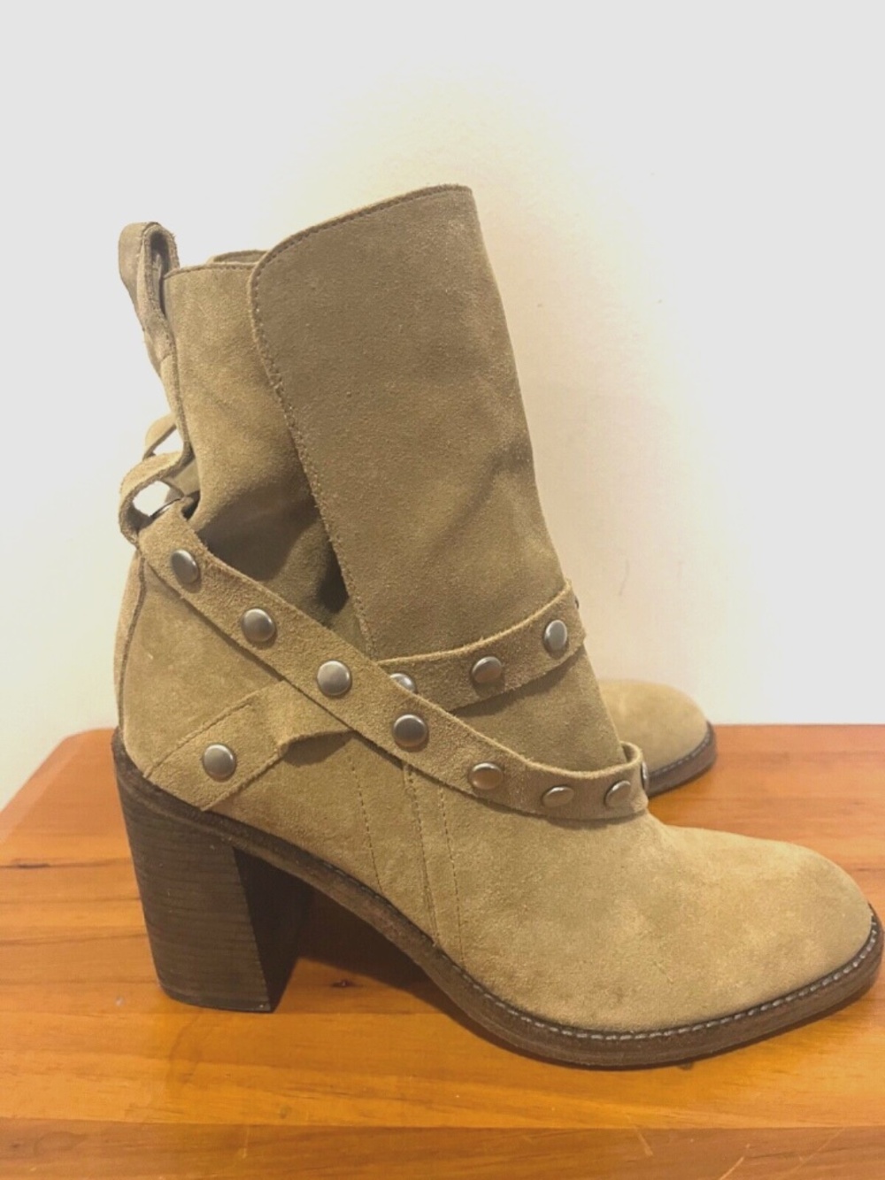 See By Chloe Janis Tan Nubuck Suede Short Boots Bootie Straps Studs Eu 38 US 7.5